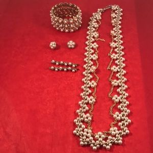 Faux pearl jewelry set includes: